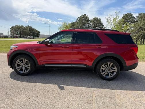 Rapid Red Metallic Tinted Clearcoat 2021 Ford Explorer XLT