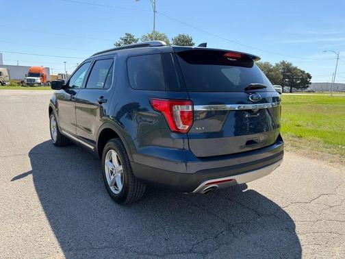 Blue Jeans Metallic 2017 Ford Explorer XLT