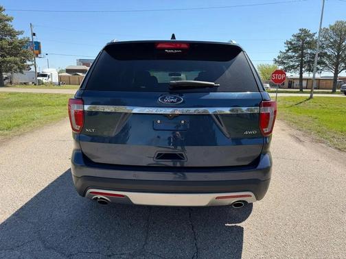Blue Jeans Metallic 2017 Ford Explorer XLT