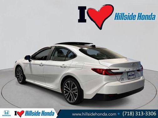 Wind Chill Pearl 2025 Toyota Camry XLE