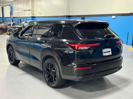 2023 Mitsubishi Outlander SE Black Edition