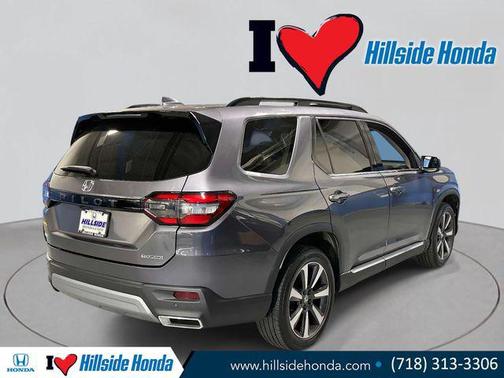 Modern Steel Metallic 2023 Honda Pilot Touring 8-Passenger