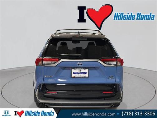 2022 Toyota RAV4 Hybrid SE