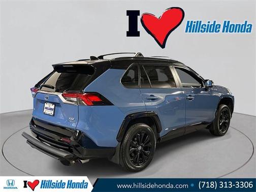 2022 Toyota RAV4 Hybrid SE