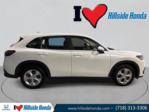 Platinum White Pearl 2023 Honda HR-V LX