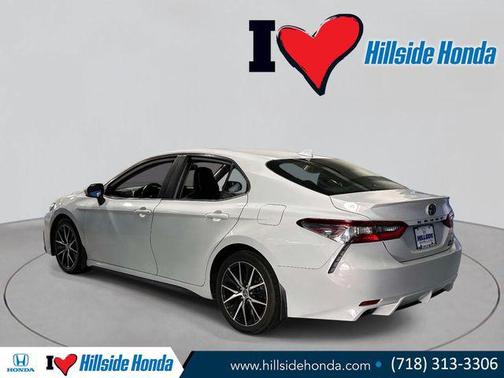 Ice Edge 2023 Toyota Camry SE