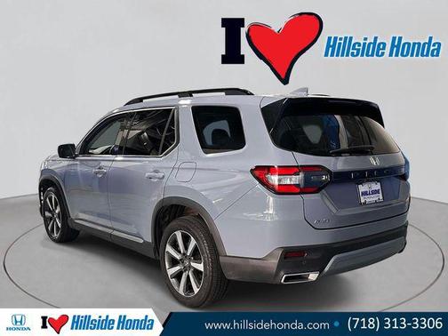 Sonic Gray Pearl 2023 Honda Pilot Touring 8-Passenger