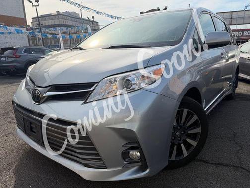 2019 Toyota Sienna XLE