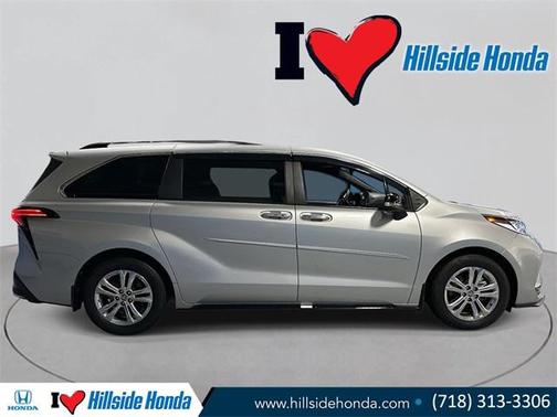 2023 Toyota Sienna XSE 7 Passenger