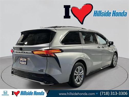 2023 Toyota Sienna XSE 7 Passenger