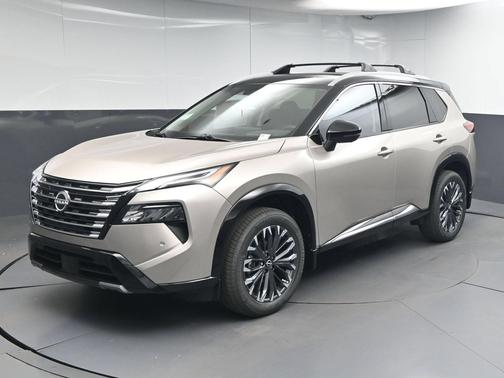Champagne Silver Metallic/Super Black 2026 Nissan Rogue Platinum