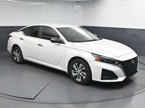 Glacier White 2024 Nissan Altima S FWD