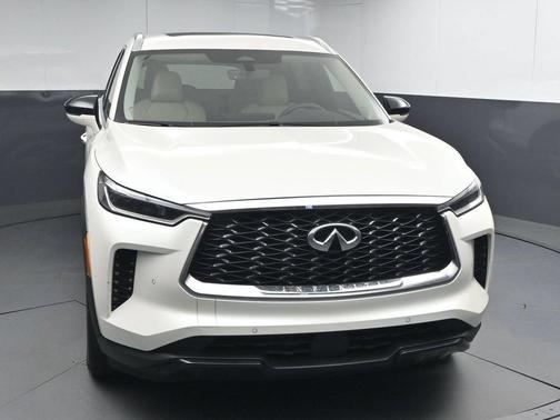 Majestic White 2025 INFINITI QX60 Luxe