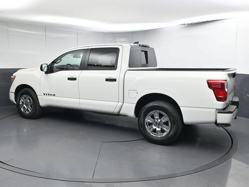 Glacier White 2024 Nissan Titan SV