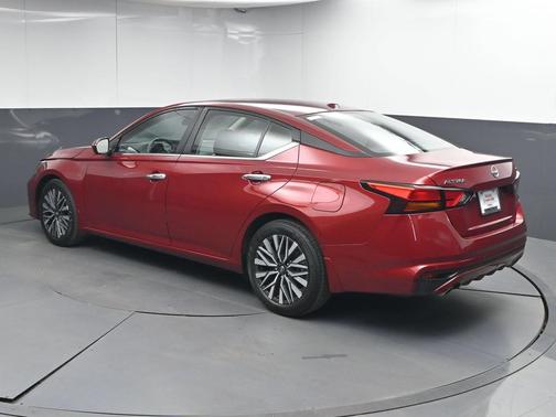 Scarlet Ember 2024 Nissan Altima 2.5 SV