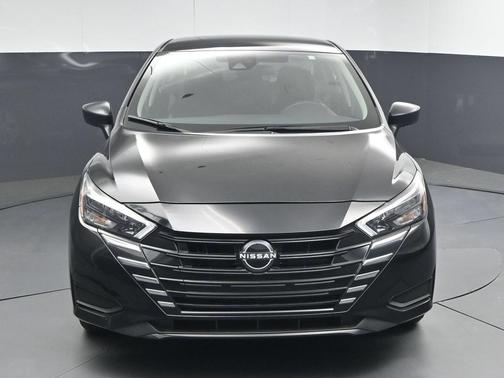 Super Black 2025 Nissan Versa 1.6 S
