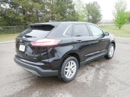 Agate Black Metallic 2024 Ford Edge SEL