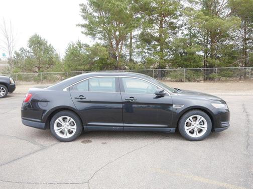 Tuxedo Black Metallic 2013 Ford Taurus SEL