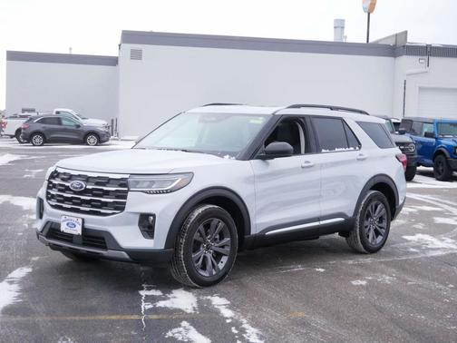 Space White Metallic 2025 Ford Explorer Active SUV