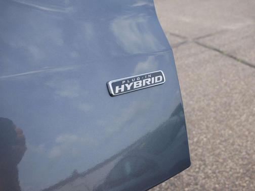 2025 Ford Escape PHEV SE