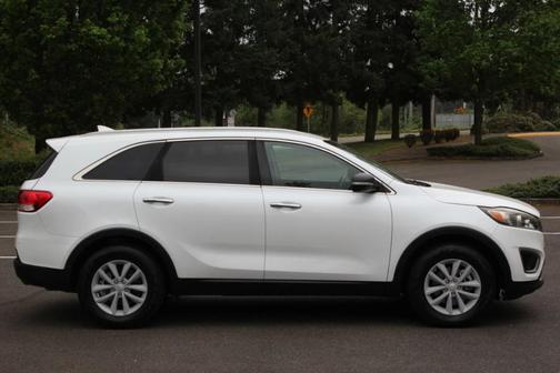 Snow White Pearl 2018 Kia Sorento LX
