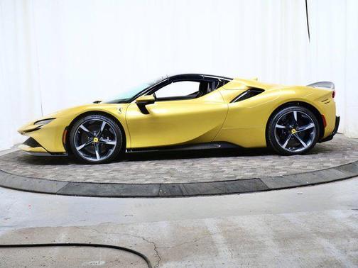 2022 Ferrari SF90 Spider Base