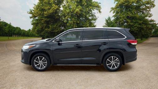 Black 2018 Toyota Highlander XLE