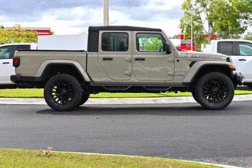 2022 Jeep Gladiator Overland