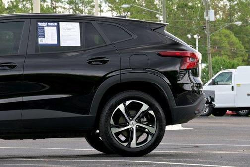 Mosaic Black Metallic 2025 Chevrolet Trax 1RS