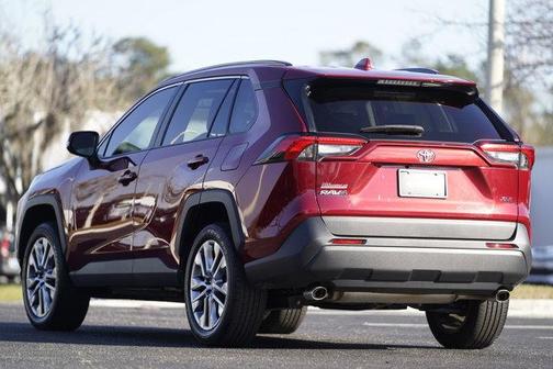 2022 Toyota RAV4 XLE Premium