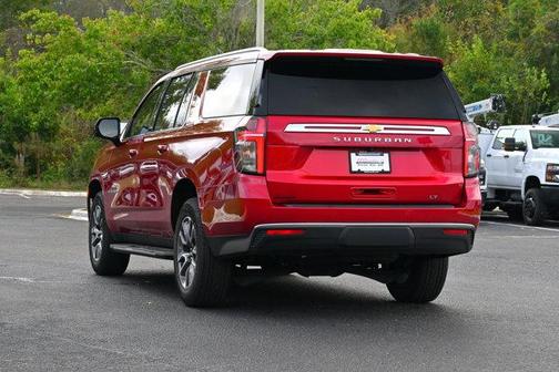 2023 Chevrolet Suburban LT