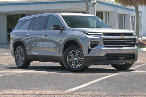 Sterling Gray Metallic 2025 Chevrolet Traverse LT