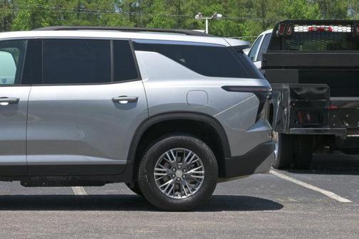 Sterling Gray Metallic 2025 Chevrolet Traverse LT