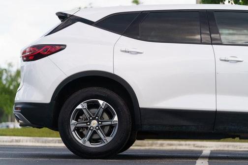 Iridescent Pearl Tricoat 2024 Chevrolet Blazer LT