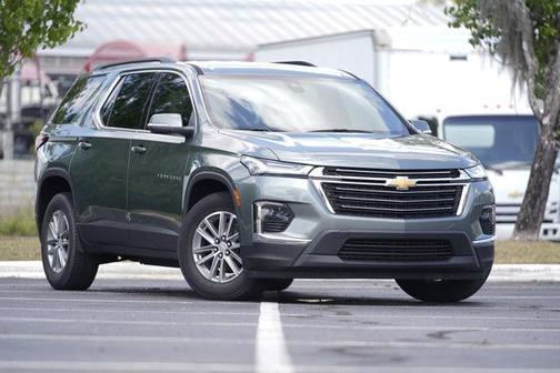 Silver Sage Metallic 2023 Chevrolet Traverse LT Leather