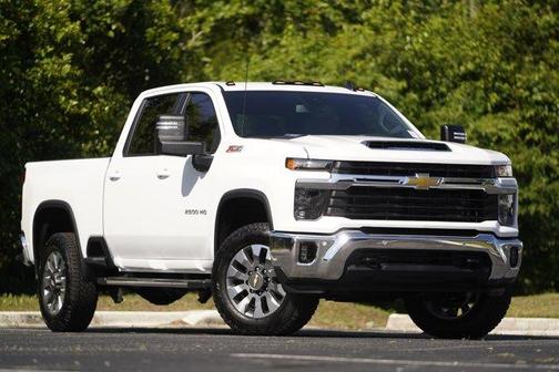 Summit White 2026 Chevrolet Silverado 2500 LT