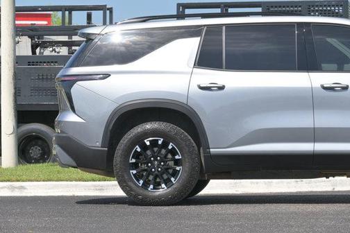 Sterling Gray Metallic 2024 Chevrolet Traverse Z71