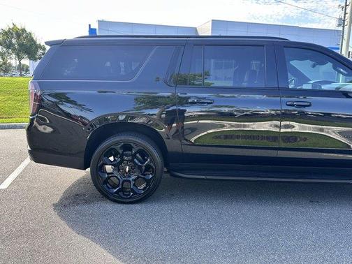2025 Chevrolet Suburban RST