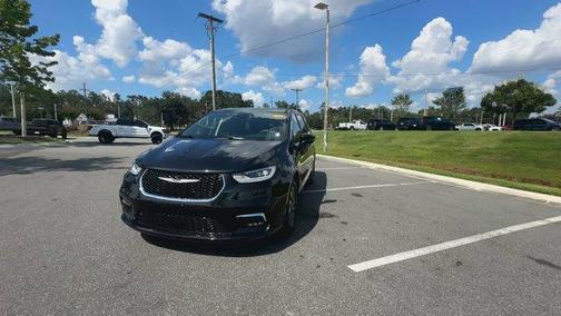 2022 Chrysler Pacifica Hybrid Touring L