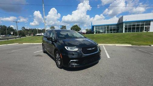 2022 Chrysler Pacifica Hybrid Touring L