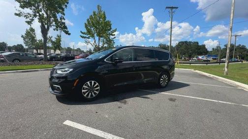 2022 Chrysler Pacifica Hybrid Touring L