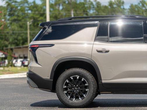 Sandstone Gray 2026 Chevrolet Traverse Z71