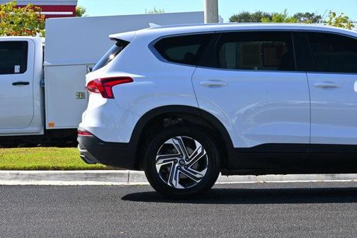 2022 Hyundai SANTA FE SE
