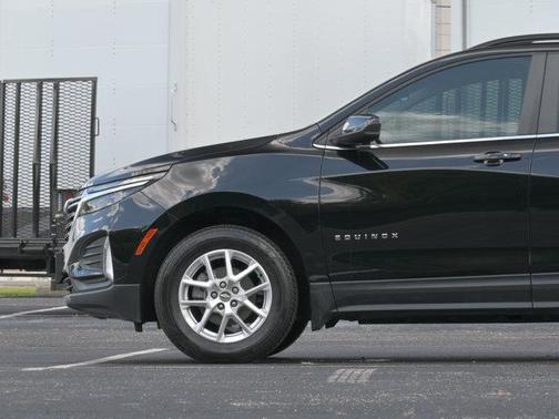 Mosaic Black Metallic 2024 Chevrolet Equinox LT