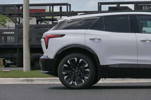 Summit White 2024 Chevrolet Blazer EV eAWD RS