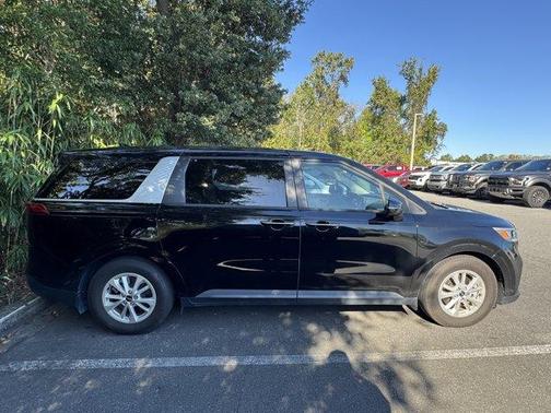 2022 Kia Carnival LXS