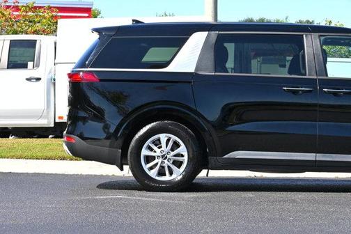 2022 Kia Carnival LXS