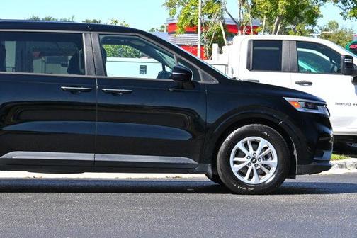 2022 Kia Carnival LXS