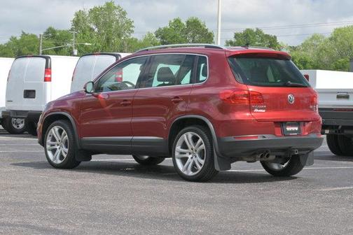 Wild Cherry Metallic 2013 Volkswagen Tiguan SE