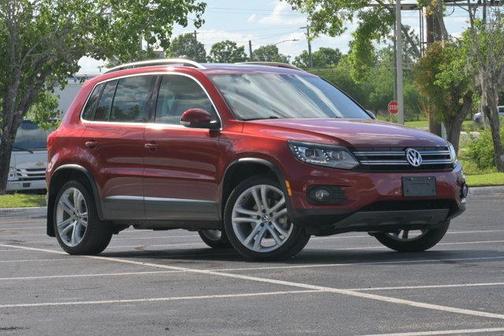 Wild Cherry Metallic 2013 Volkswagen Tiguan SE